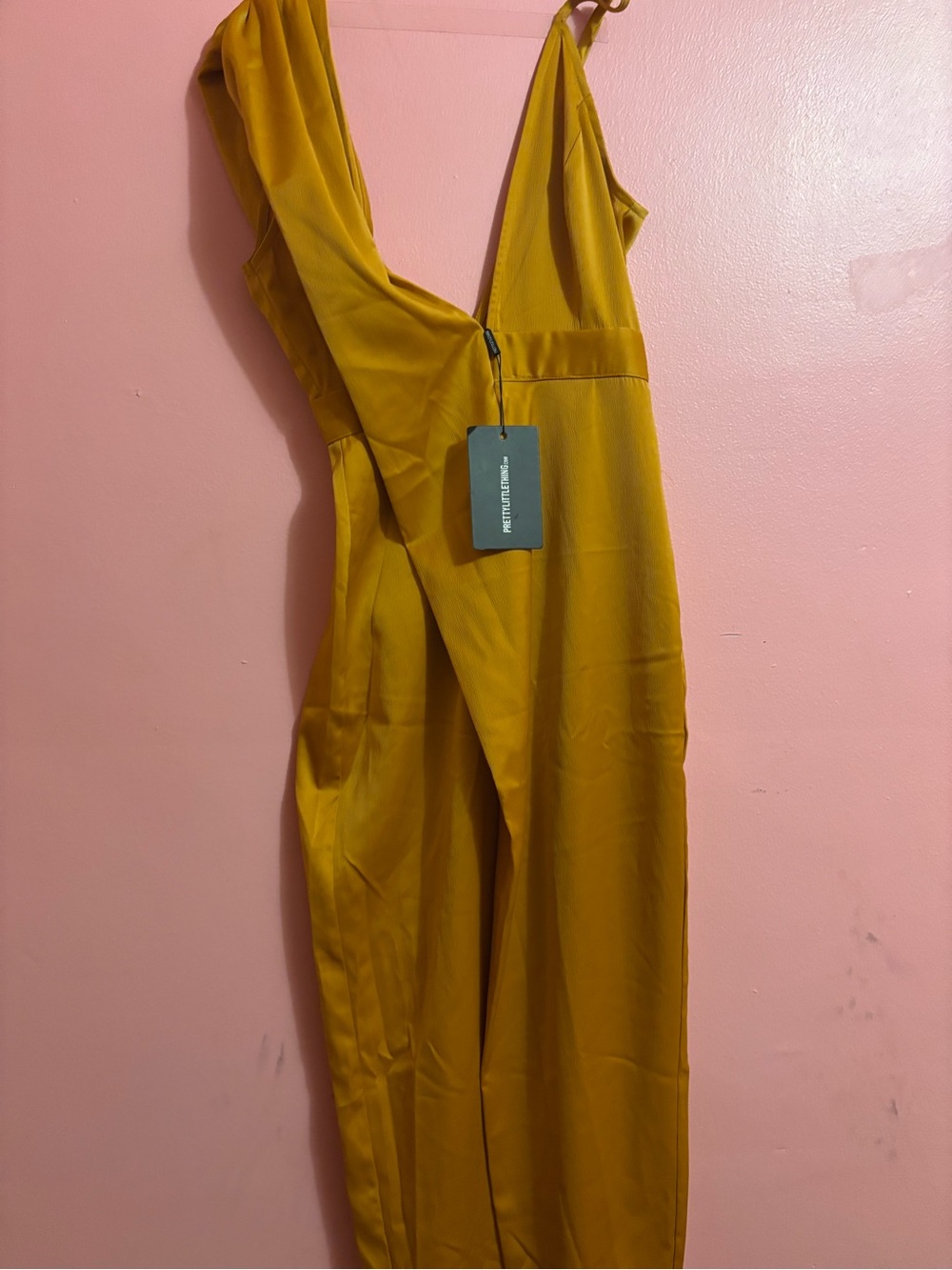 PrettyLittleThing Mustard Yellow V-Neck Dress